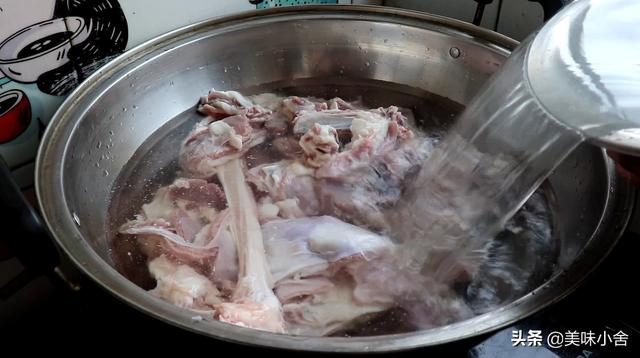 炖羊肉汤，记住不要直接炖，3个小诀窍，羊肉汤浓肉香，无腥味