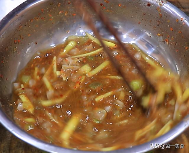 怎样在家烤出好吃的肉串？这秘制腌料很重要，放6料1水香嫩入味