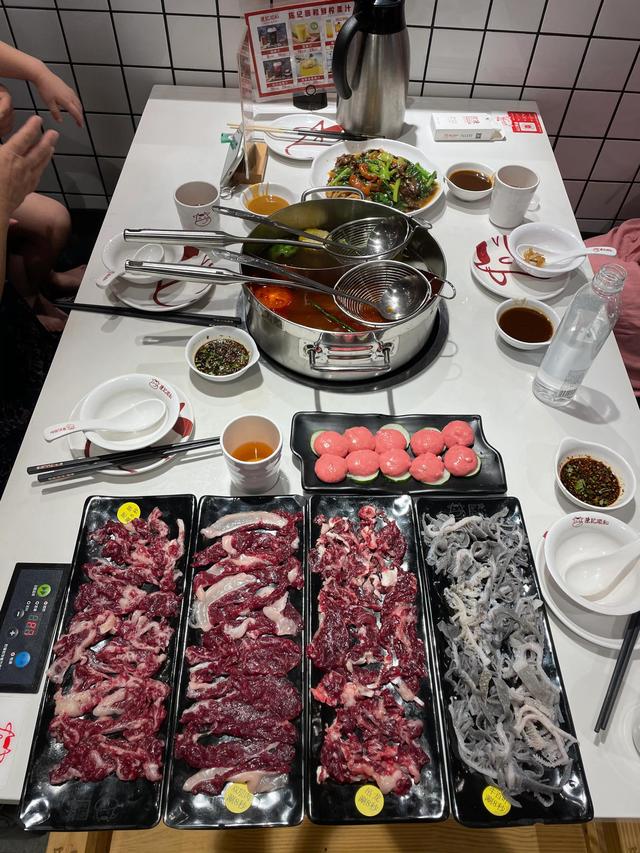 美食孤岛-潮汕牛肉火锅