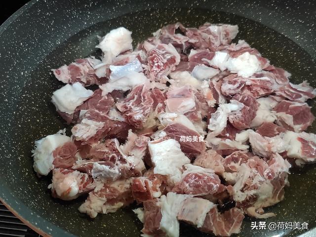 土豆炖牛肉的家常做法，软糯入味，开胃下饭，汤汁拌米饭，真香