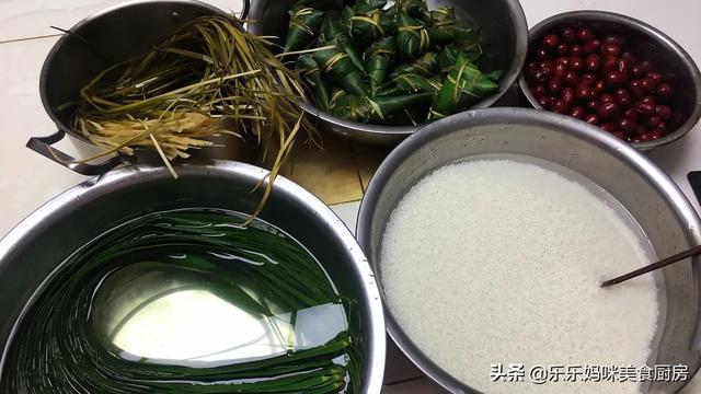 端午节将至，陕北人用芦苇叶包的“牛角粽子”，软糯香甜家人爱