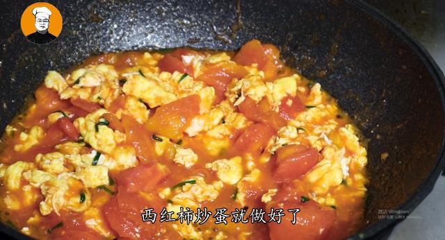 看酒店大厨是如何做西红柿炒鸡蛋的，烹饪技巧简单，汤汁拌饭超香