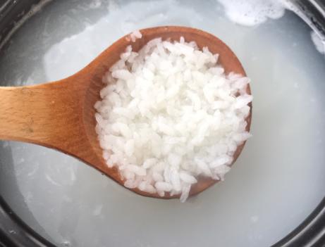 熬煮白粥时，米水比例是多少？掌握3个要点，香浓黏稠比买的好