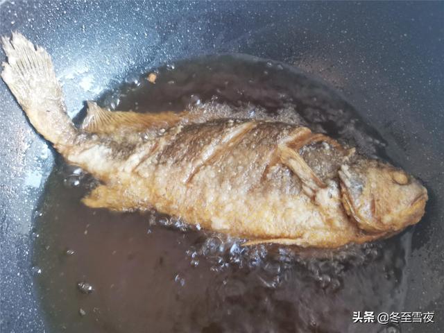黄花鱼怎样做好吃，教你酸甜开胃的糖醋鱼做法，糖醋汁详细比例