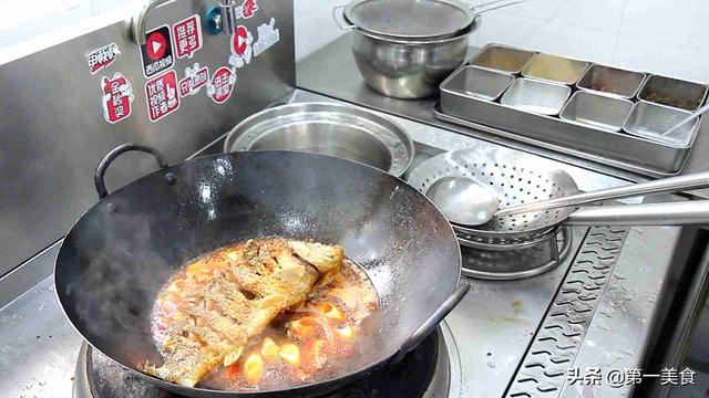 家常红烧鱼很多人不会做，按照视频教程，新手能做出饭店味道