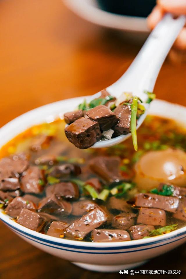 “南京名吃”鸭血粉丝汤，到底是安徽的还是镇江的？