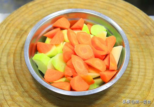 萝卜炖排骨这样做才清淡，无需大料，配料简单味道香，家人都爱喝