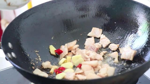 腐竹炒肉的家常做法，味道不错，做法简单