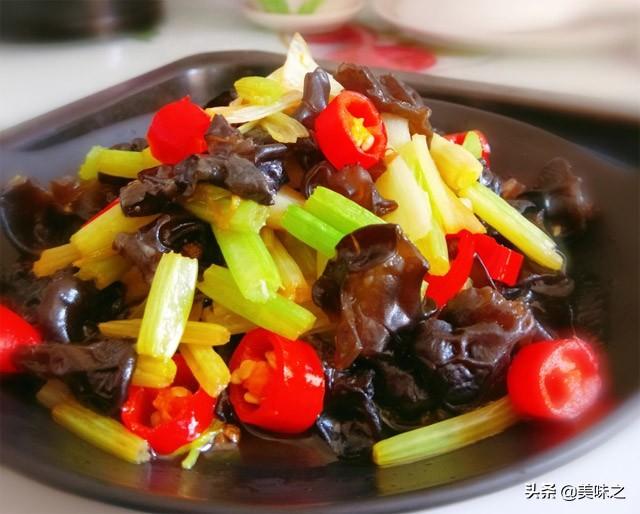 20种芹菜的家常做法，芹菜营养丰富，好吃美味