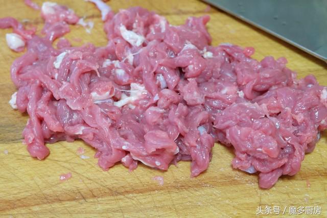 牛肉和蒜苔这样炒，简单快手又下饭，牛肉嫩嫩的，一点也不老！