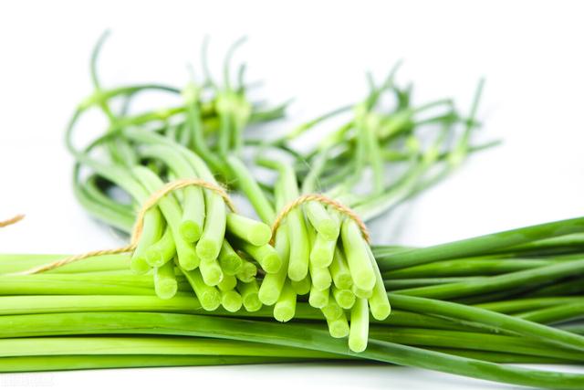 春季要多吃蒜苔，教你4种做法，满足全家人胃口，做法都很简单