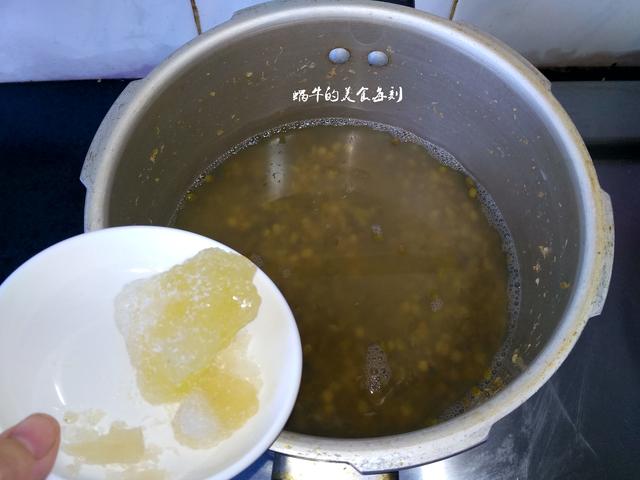 1分钟学会做薏米绿豆汤，清凉去暑，简单又好吃