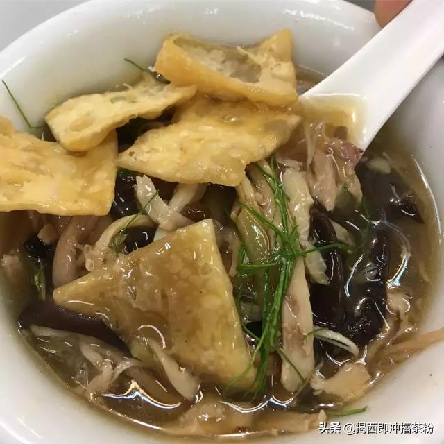 香港蛇王每日做18小时，食疗炖汤足料蛇羹