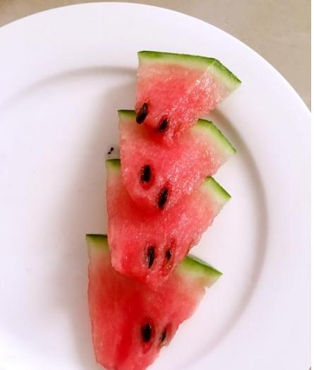 教你做冰凉的西瓜水果拼盘，简单几步，让人食欲大增，降暑又解渴