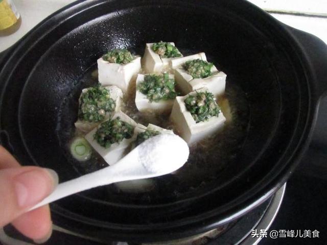老家常吃的一道菜,简单又美味豆腐箱子，软嫩的豆腐加上特色做法