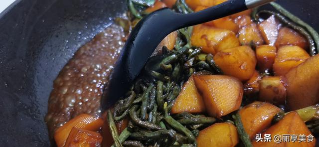 东北特色豇豆土豆咸菜，开胃下饭，详细方法都告诉你，看了都会做
