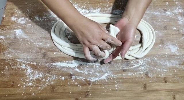金丝饼正宗的做法，最普通的原料制作最经典的面食，传承老手艺