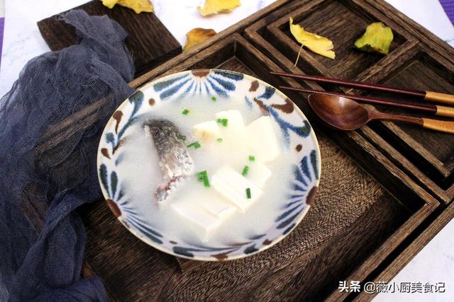 鲫鱼汤好喝不腥有窍门，牢记3个小技巧，做出来的鱼汤奶白又鲜美