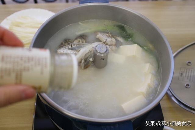 鲫鱼汤好喝不腥有窍门，牢记3个小技巧，做出来的鱼汤奶白又鲜美
