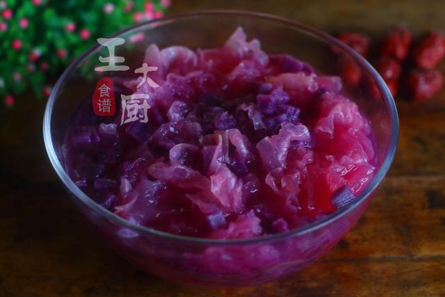 紫薯银耳汤这么做，很少吃到的美味，色泽鲜艳，营养丰富，超好吃