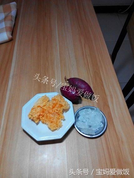 紫薯银耳羹：美味又健康，喝一碗，暖暖甜甜的，当晚饭吃不错哦